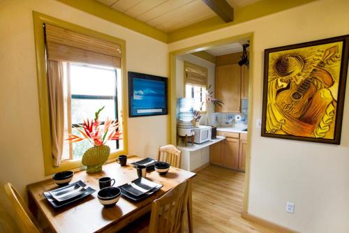 #372 - Tropical Hideaway - main image