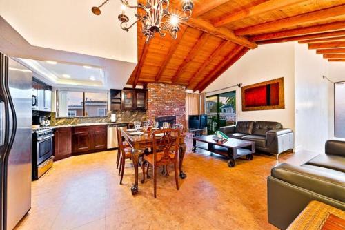 NB-124B - Newport Beachhouse Upper Unit - image 3