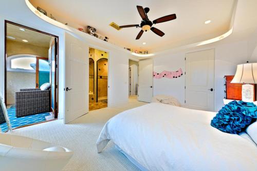 SC-1537 - Elegant Ocean Bluff View - image 3