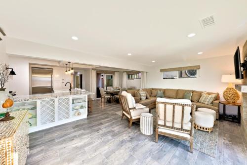 Balboa Island Diamond Resort Compound in Newport Beach, USA