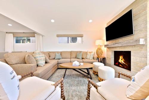 Balboa Island Diamond Resort Compound in Newport Beach, USA