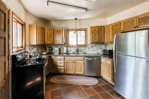 Elk & Deer View Home - image 6