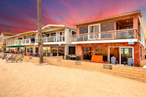 Newport Beach Front View Upper & Lower II