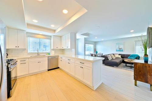 NB-2711A - Newport Beach Condo Delux - image 6