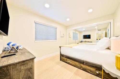 NB-2711A - Newport Beach Condo Delux - image 7