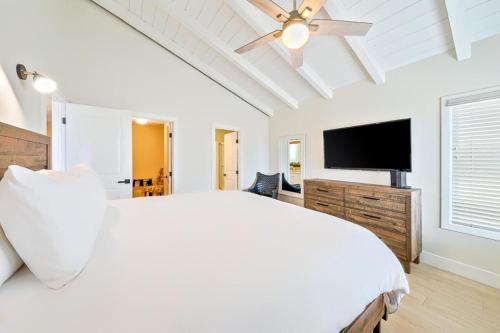 NB-2711B - Newport Beach Condo Delux II - image 2