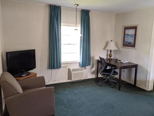 Azalea Inn & Suites – Wilmington, NC