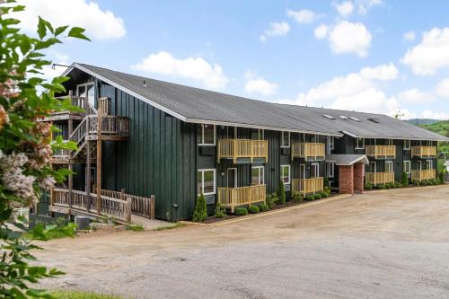 The Lodge at Mount Snow - Accommodation - West Dover