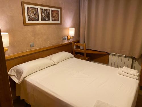  HOSTAL GALICIA CARDEDEU, Pension in Cardedeu bei Palausolitar