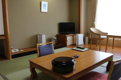 room detail thumbnail 1