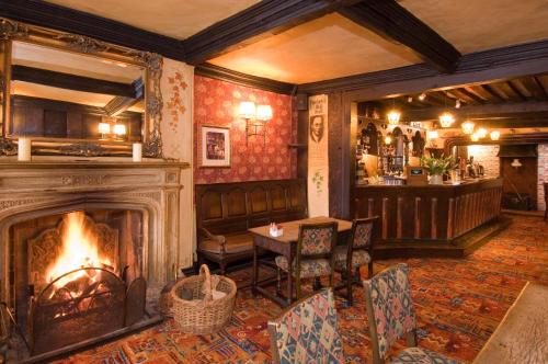 George & Pilgrims Hotel - 바/라운지