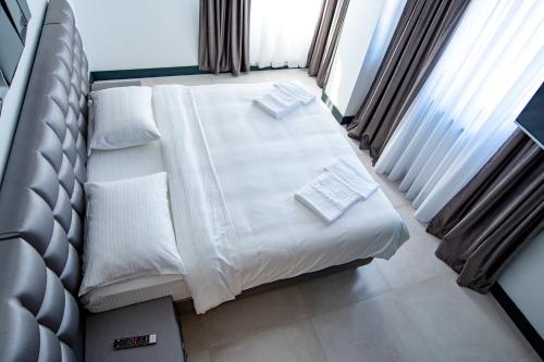 2 bedrooms, 4 beds