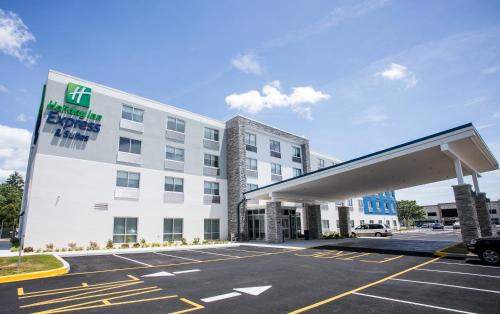 Holiday Inn Express & Suites Rehoboth Beach, an IHG Hotel