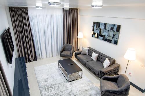 1 king bed, 2 sofa beds
