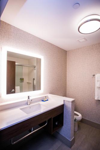 Holiday Inn Express & Suites Rehoboth Beach, an IHG Hotel