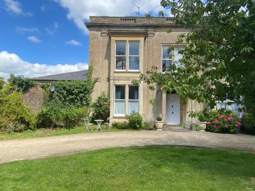 The Georgian Manor Apartment - Central Frome