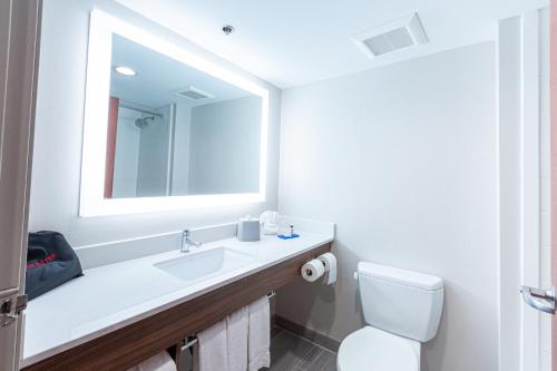 Holiday Inn Express & Suites Arlington North – Stadium Area, an IHG Hotel in Arlington, USA