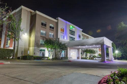 Holiday Inn Express & Suites Arlington North – Stadium Area, an IHG Hotel