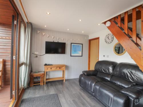 Sunshine Chalet (No 85) - image 2