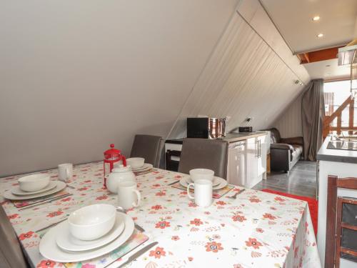 Sunshine Chalet (No 85) - image 9