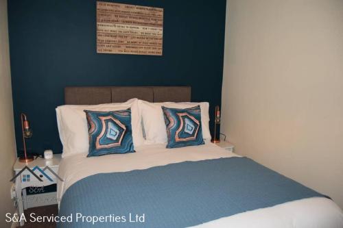 Private Entrance - 1 Bed Apartment - Self Check in - Near ARU & City Centre