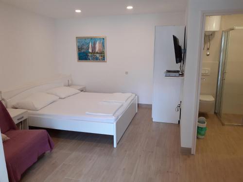 Studio Apartment (2 Adults)