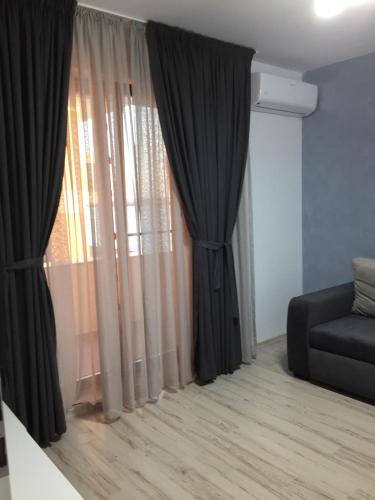 Mirror Lake Apartment - main image