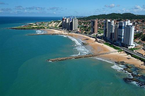 Hospede-se em Natal no antigo Intercity com vista mar na praia de Areia Preta por Carpediem