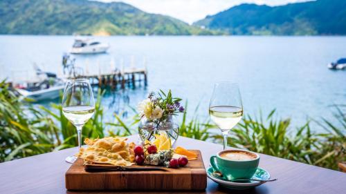 Food and beverages, Bay Of Many Coves Resort in Bay of Many Coves