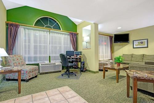 Lobby, Microtel Inn & Suites by Wyndham Inver Grove Heights/Minne in Inver Grove Heights (MN)