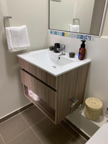 Baño, Nuevo y muy bien equipado departamento en Pucón (Nuevo y muy bien equipado departamento en Pucon) in Candelaria