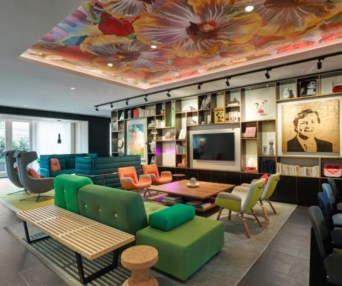 CitizenM Amsterdam Amstel Hotel