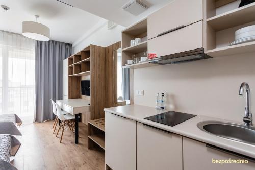 Apartament w Warszawie dedykowany parking podziemny w cenie, WiFi, AC, blisko centrum New apartment in Warsaw finished to a high specification fitted out to a high standard on the 7th floor, WiFi, underground parking price included, Варшава (фото 6)