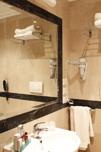 Bathroom, Boutique Hotel Trevi in Trevi