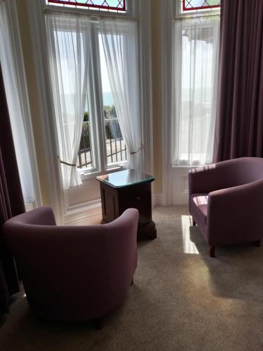 Breakers Bed and Breakfast - image 2