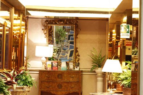 Hotel Eliseo - image 8