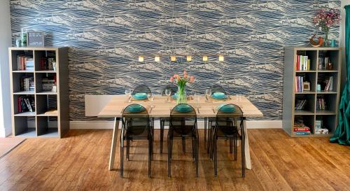 Modern Beach House 3 Bed, 3 Bath - Balcony Sea View - Freshwater East
