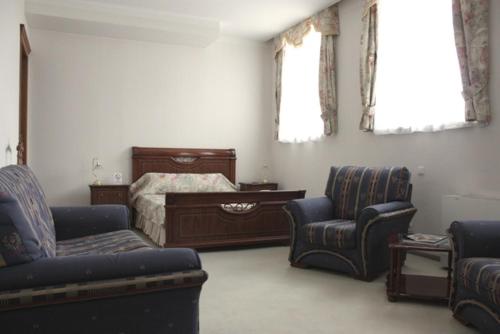 Astoria Lux - image 5