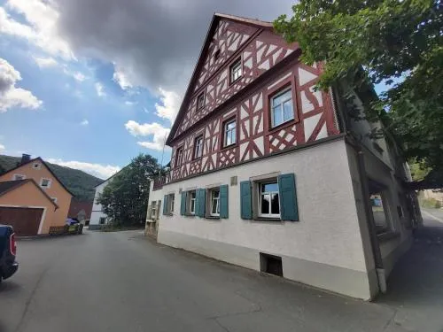 Schwarzer Adler in Streitberg, Deutschland