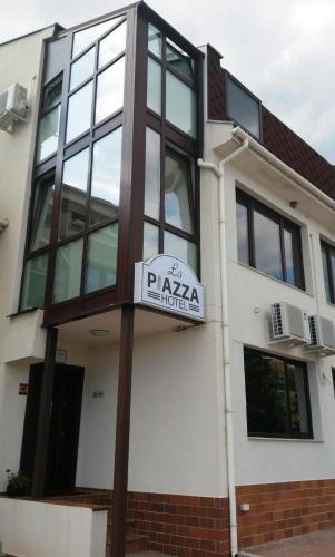 Entrada, La Piazza Hotel in Shumen