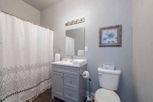 Exquisite 1BR/1BA + Kitchen - Historic C-Street