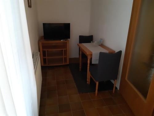 Studio Apartment image 7