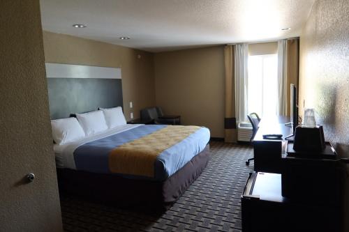 West Worth Inn & Suites White Settlement