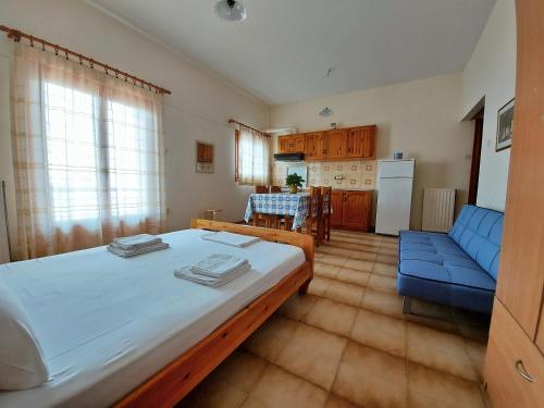  Seaview- 2 Space - selfcatering Apartment - Helen No 3 in Xiropigado