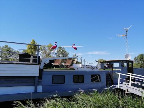 Séjour atypique et insolite sur notre péniche La Coradine avec grand spa