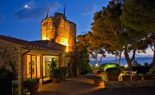 숙소 외관, Boutique Hotel Torre Di Cala Piccola in 포르토 산토 스테파노