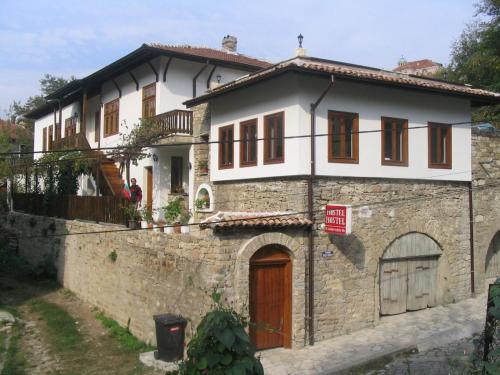 Hostel Mostel, 