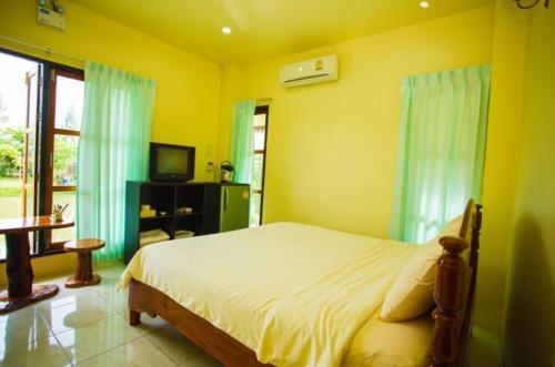 a bedroom with a bed and a television, Suan Luang Garden View Resort in Nong Khai