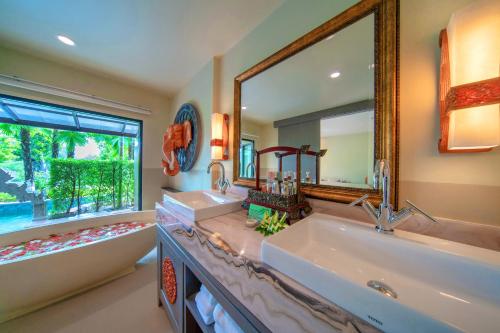room detail thumbnail 2