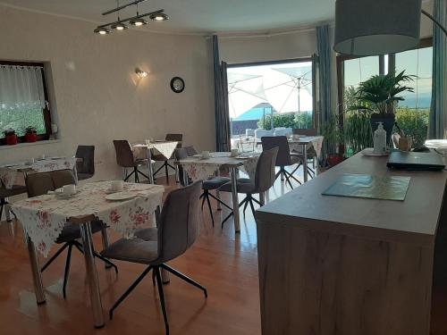 Étterem, B&B Eva in Poljane